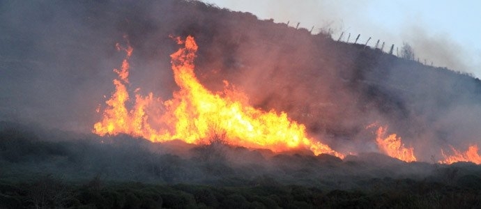Cantabria tiene activos tres incendios forestales