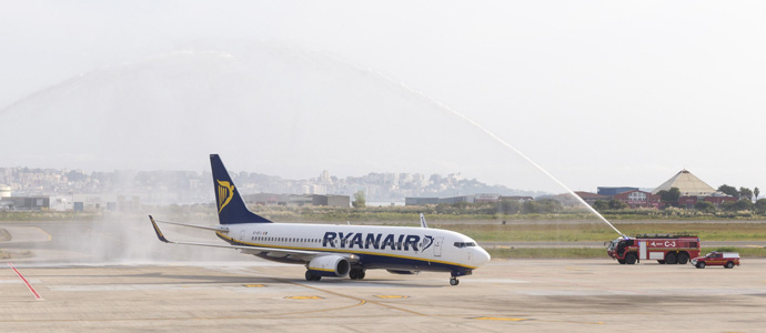 Cantabria y Ryanair acuerdan ampliar a todo el ao la conexin con Mlaga