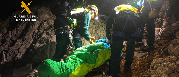 El GREIM rescata a una montaera en una compleja operacin nocturna, con niebla y nieve, en Picos de Europa