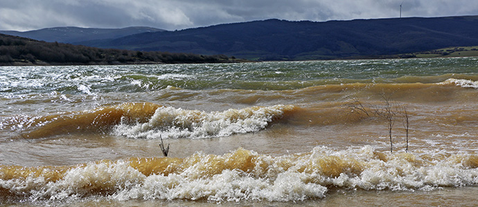 Las reservas del Pantano del Ebro se acercan al 60%