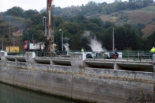 Obras en el dique del Pantano del Ebro