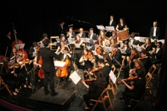 Concierto solidario por los universitarios de frica