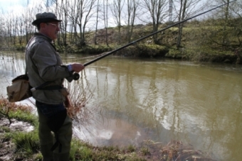 Los pescadores toman los ros campurrianos