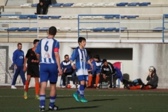 Los juveniles del Naval empatan contra el lder
