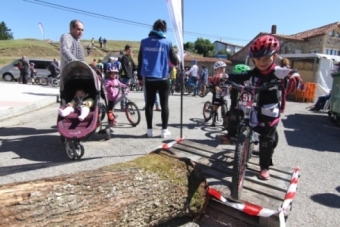 Bike trial y bolos en Requejo