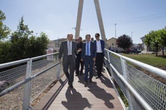 Inauguracin pasarela peatonal sobre el Hjar en Matamorosa