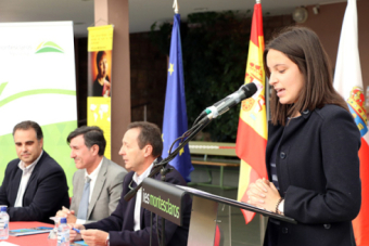 Firma del convenio del Banco de Recursos del IES Montesclaros