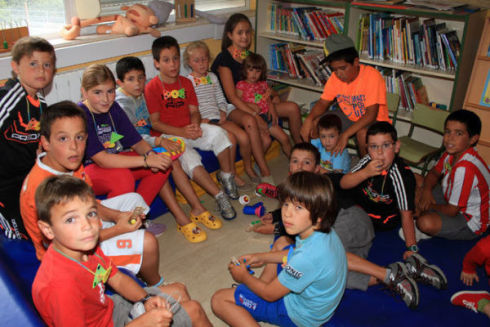 De visita a la ludoteca estival de Mataporquera