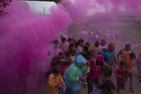 Reinosa se vuelca con la Holi Run