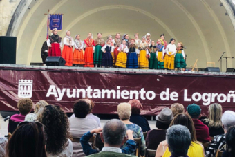 El Grupo de Danzas San Sebastin visita Logroo