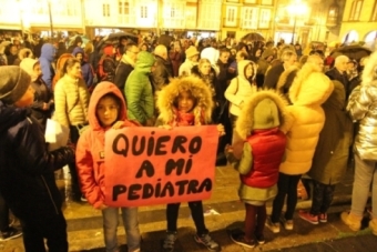 Concentracin en defensa de los dos puestos de Pediatra en Reinosa
