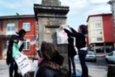 Delantales sobre smbolos para reivindicar el 8M
