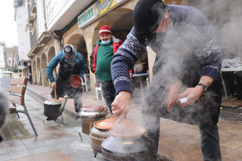 Las ollas de San Sebastin impregnan las calles de Reinosa
