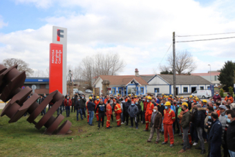 Los trabajadores de Reinosa F&C se concentran por el incremento del coste de la energa
