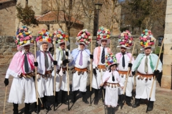 Los Zamarrones danzaron por Los Carabeos