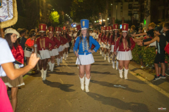 Las majorettes de Reinosa animan el Carnaval de Verano de Noja