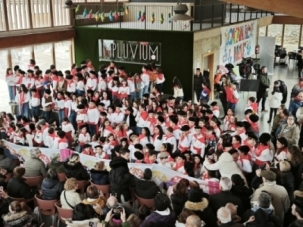 Los escolares de Reinosa cantan las Marzas