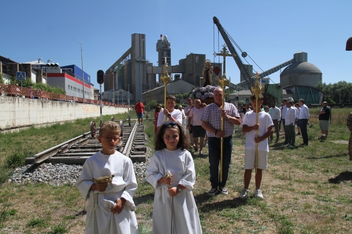 Mataporquera procesiona a la Virgen del Carmen