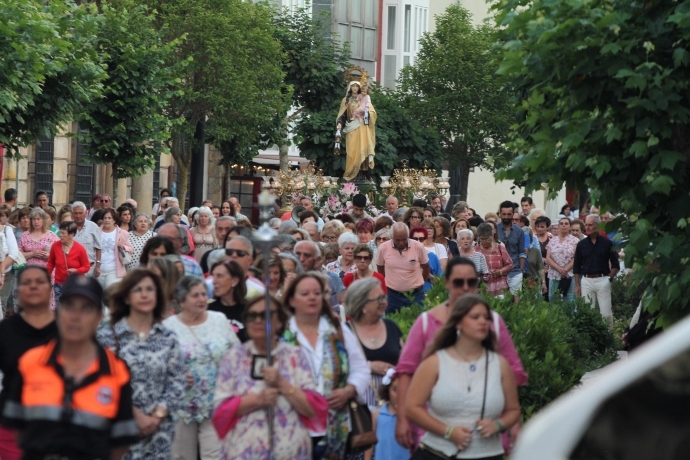 La imagen de la Virgen del Carmen recorre las calles de Reinosa