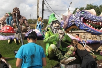 Las carrozas esperan en el Pozo Pozmeo