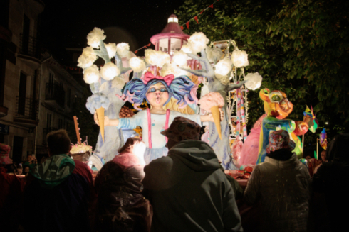Desfile nocturno de Carrozas Art�sticas (2025)