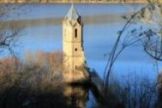 A la orilla del Pantano del Ebro