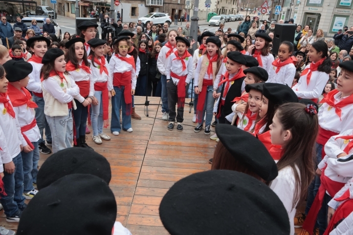 Los escolares entonan el Marzo Florido