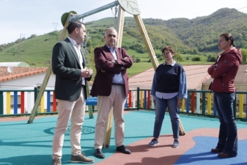 Nuevos parques infantiles para Lantueno y Rioseco