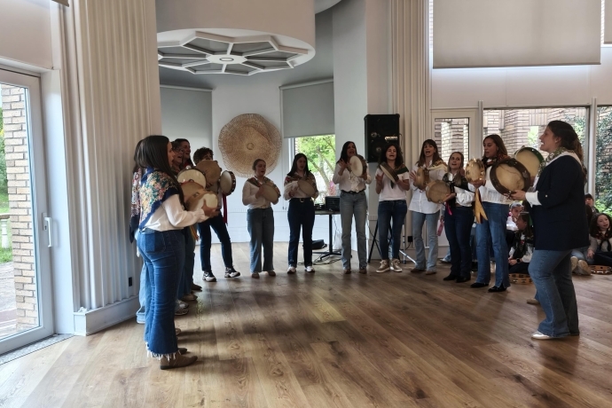 La Escuela de Pandereteras de Requejo clausura el curso con un multitudinario festival folcl�rico