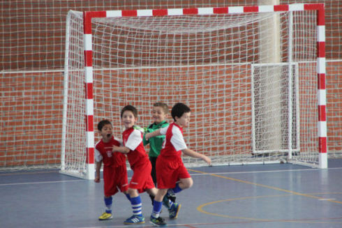 Los Prebenjamines B del CD Naval vencen por 4-3 al Buelna en un igualado encuentro