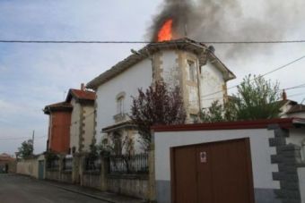 Incendio de una vivienda en Ciudad Jardn, en Reinosa