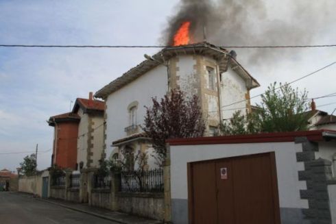 Incendio de una vivienda en Ciudad Jardn, en Reinosa