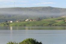 Embalse del Ebro. Agua y verde por doquier.