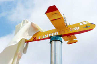 Inauguracin de expositor sobre el Canadair CL-415