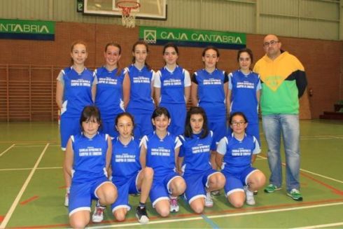 El equipo infantil de baloncesto femenino de Campoo de Enmedio