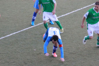 El Naval tropieza contra el lder