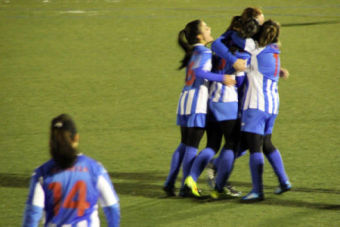 Las jugadoras del CD Naval arrebatan a su rival directo el cuarto puesto