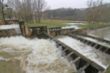 El pantano del Ebro, desembalsando agua