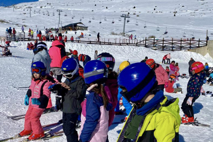 237 alumnos han participado en el programa 'Fomento del Esquí Escolar en la Comarca Campurriana'