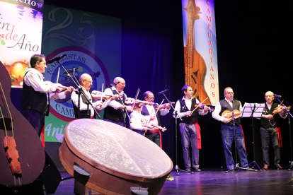 25 a�os al ta�ido del rabel