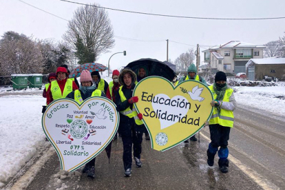 33.000 pasos solidarios entre la nieve unen Campoo de Yuso, Enmedio y Suso