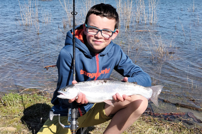 Adri�n Rojo Pe�a estrena la temporada de pesca con buena punter�a