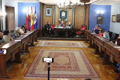 El alcalde de Reinosa presenta a los grupos municipales un presupuesto de 10,79 millones de euros para 2026 