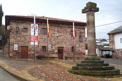 Los alcaldes de Pesquera, Santiurde y Aguayo reclaman la cobertura urgente del servicio m�dico