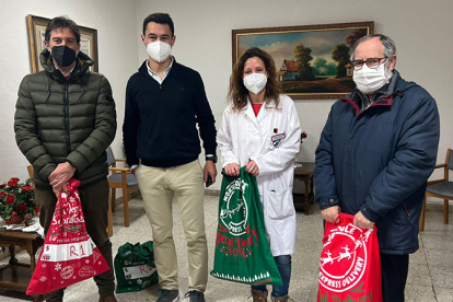 Los alumnos del Sanjo felicitan la Navidad a los ancianos