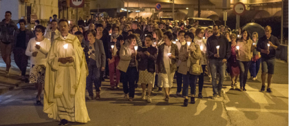 Las antorchas iluminaron la procesin de la Virgen de El Carmen