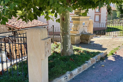 El Ayuntamiento de Campoo de Enmedio remodela la plaza de Ca�eda