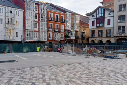 El Ayuntamiento de Reinosa abre al paso peatonal la parte central de la Plaza de Espa�a