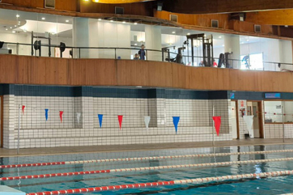 El Ayuntamiento de Reinosa encuesta a los usuarios por la calidad del servicio que se ofrece en las piscinas cubiertas y en el gimnasio