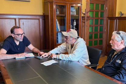 Balbont�n se re�ne con la Plataforma de Afectados por las Inundaciones de Reinosa y Comarca para conocer el estado del proyecto para su prevenci�n